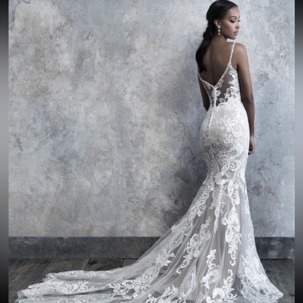 Lace wedding dress